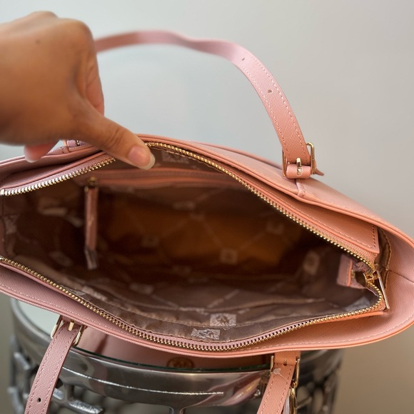 NWT!! Anne Klein Tote Purse in this Rose Color. Comes with additional wallet’s. - Picture 8 of 9